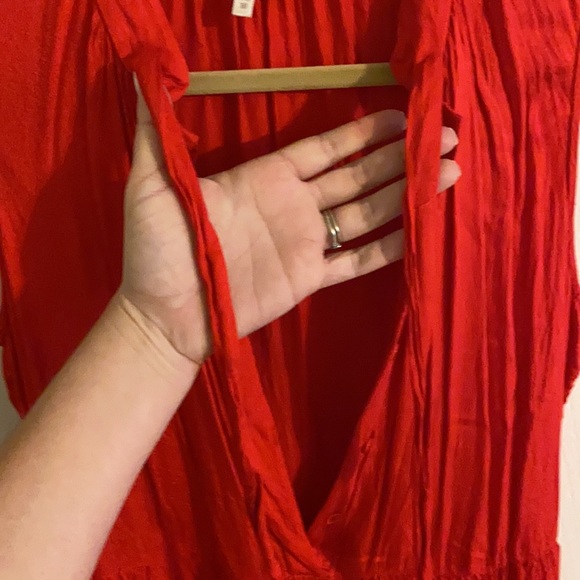 Short red ribbed dress with a tie in the front - Picture 3 of 4